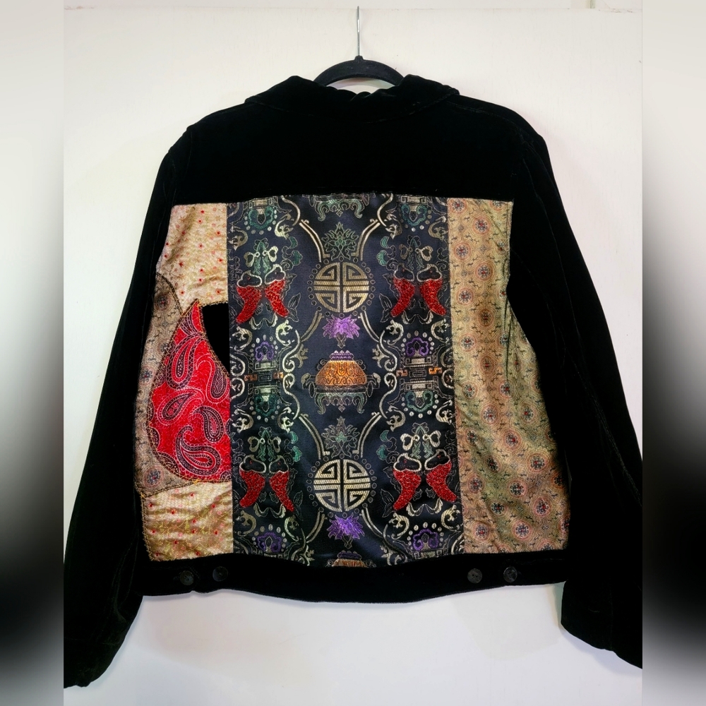 Stunning Chico's Black Velvet short jacet.
